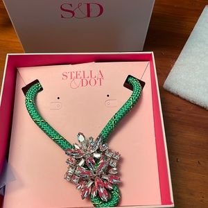 Stella and dot know the ropes green necklace